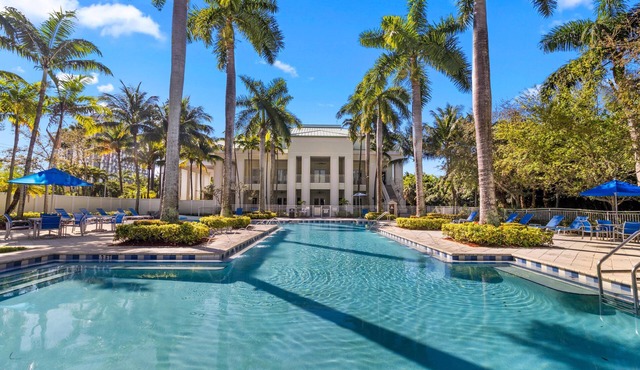 Three Bedroom Villa – Sleeps 8 in Downtown Doral