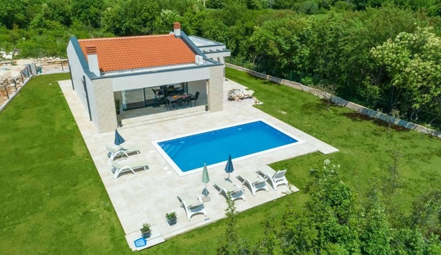 Three Bedroom Villa with Swiming Pool