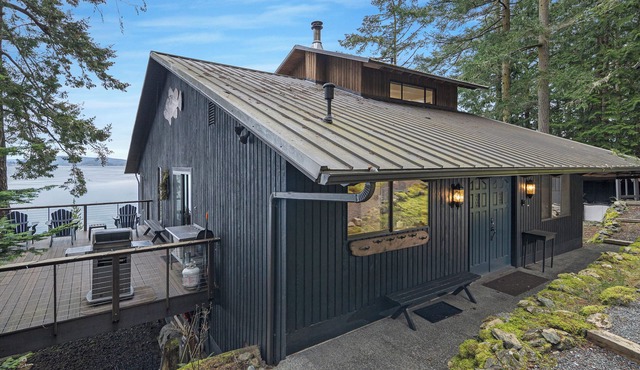 Three-bedroom waterfront! Close to town! CHNL