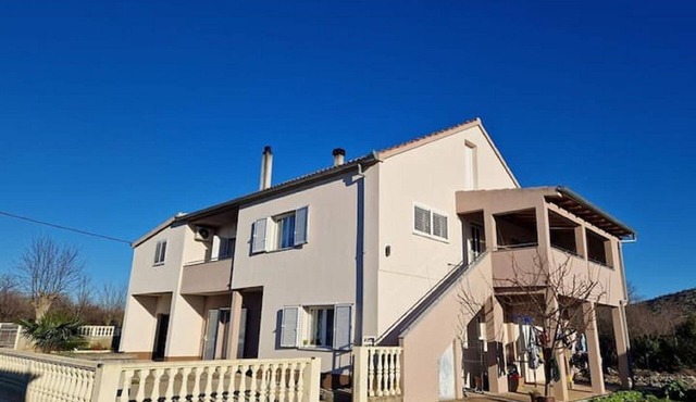 Three Bedroom with Balcony Sweet Apartment Iva & Luca
