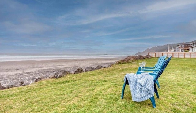 Three Bells, Oceanfront.Single level, Low bank and VIEWS! Easy beach access!