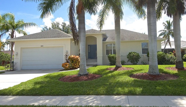 Three block walk to beach, private pool, designer home