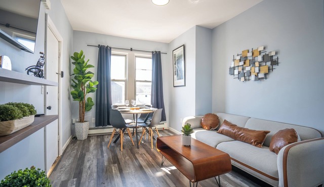Three BR near MetLife - Pet Friendly with Parking