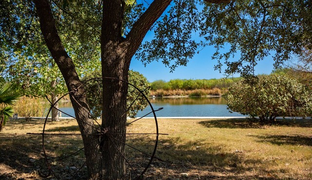 Three Chicks Ranch Two Cozy Cabins w/Pool & Hot Tub – Peaceful Getaway