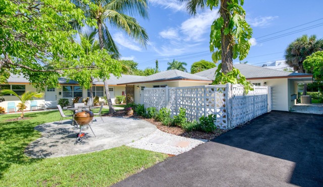 Three condos less than a mile to the beach with courtyard and charcoal grill