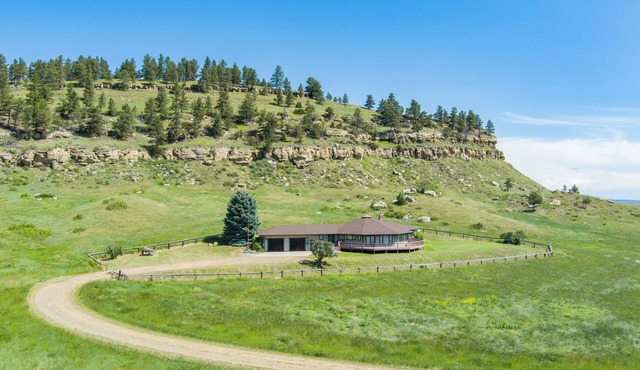 Three Cross Ranch House with Beautiful Views