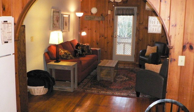 Three Cub Cottage in historic Flat Rock