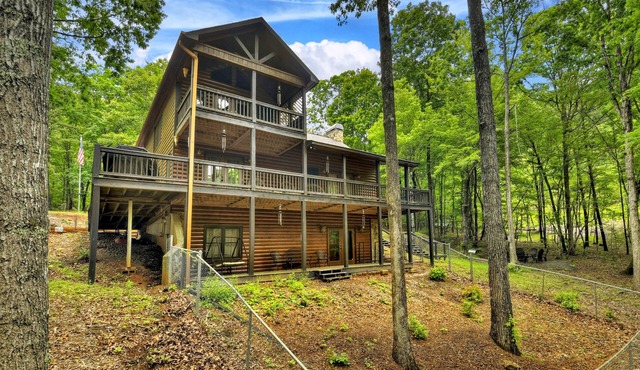 Three Cubs Cottage | Pet Friendly | Fire Pit | Pool Table