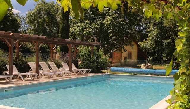 Three gîtes set in a large estate, around a 27° heated swimming pool.
