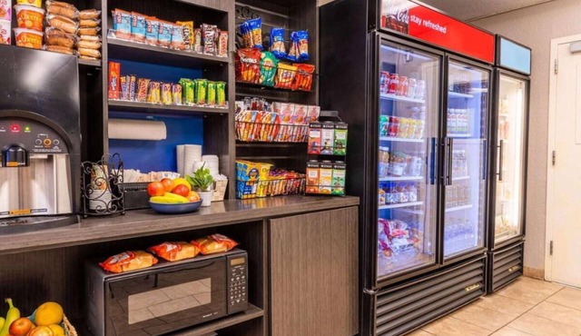 THREE Large Suites with Kitchens, Pet-friendly!