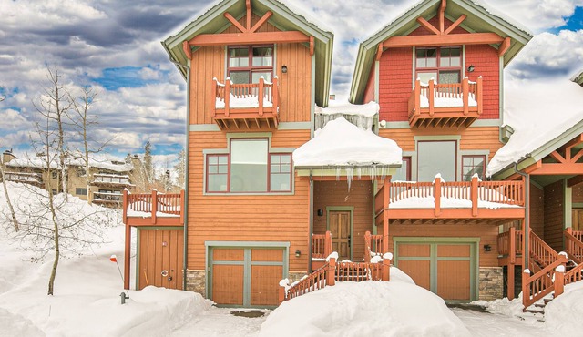 Three-Level Townhome with Stunning Mountain Views, Fireplace, Deck & Balcony