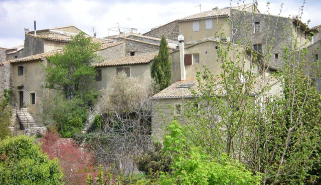 Three Levels -2 Bedroom-2 Bathroom-alfresco Terrace-fully Renovated