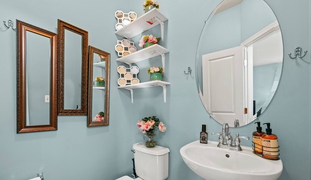 Three levels 3 bedrooms, 3.5 bathrooms, 2,224 sqft