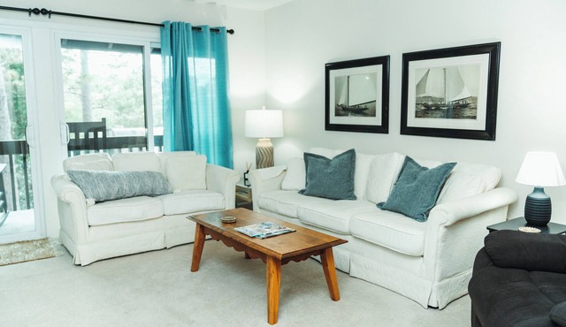 Three Little Pines Condo 2BD 2BA with Pool Close to Village and Pinehurst Resort