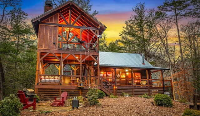 Three Loves Cabin - Mountain View | Hot Tub | Pet Friendly | Firepit