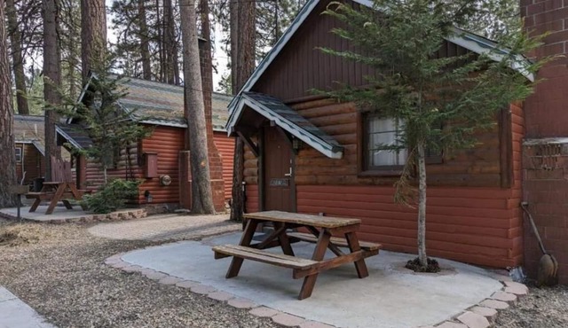 Three Pines Cabins Lodge