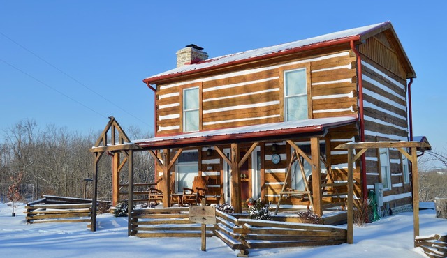 Three Pines Historic Log Cabin (About 20 Minutes From Ark Encounter)
