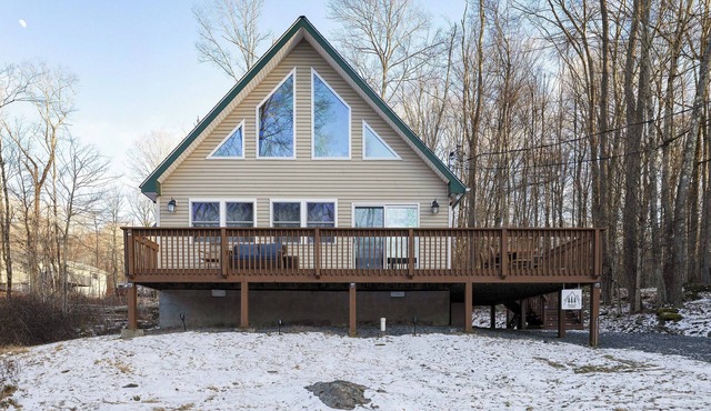 Three Pines Chalet- Pocono Lakes