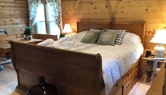 Three Private Cottages at Shoofly Farm with Heat/AC, fitness room, WiFi
