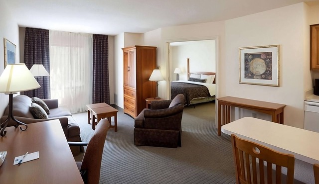 THREE Relaxing 1BR Suite with Free Breakfast and Kitchen! Pool, Pets Allowed!