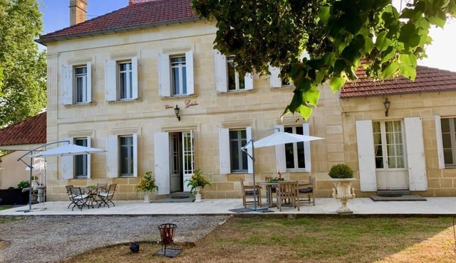 three room apartment, two bedrooms, 1 bathroom.