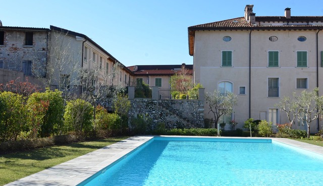 Three-room apartment 5 beds wifi garage pool Gardasee (C.I.N. IT017145C28D9KD4SB)