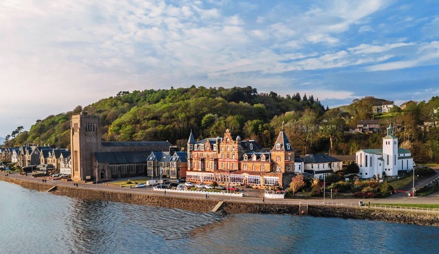 Three Rooms Ideal for Family Stay | Prime Location & Overlooking Oban Bay