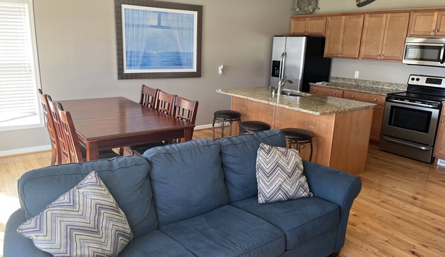 Three Schooners Landing - Middle Condo