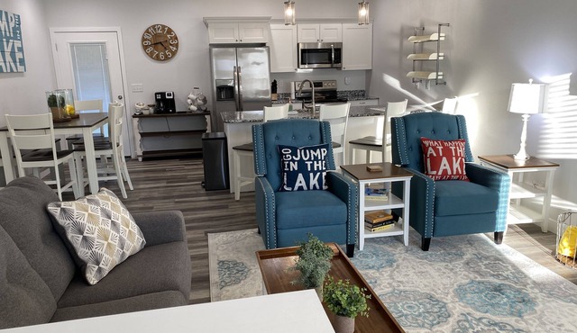 THREE SEASONS -4 Bedroom Villa Great location in Osage Beach