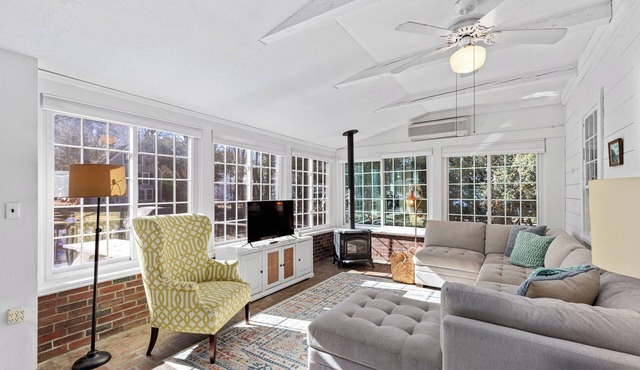 Three Sisters - Charming Estate with Main House & Guest Cottage on Route 6A