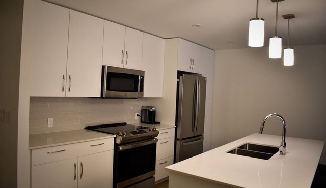 Three Sisters Haven - Brand-New Modern Comfort