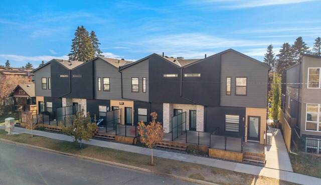 Three Sisters Villas | 9BD 6BA | 7 mins DT |20 ppl