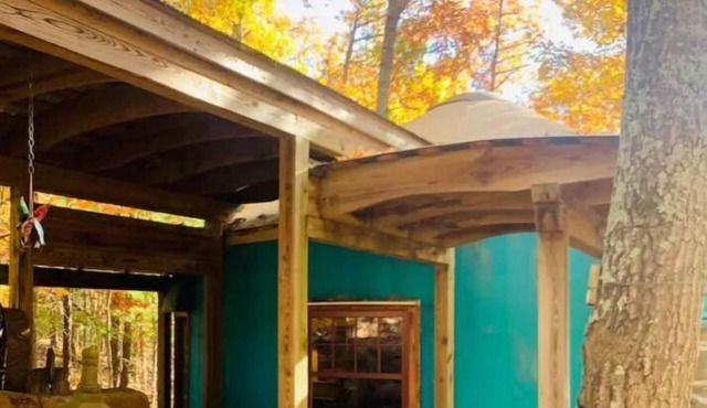 Three-story Blue Ridge Yurt getaway