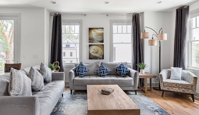 Three Story Home With Urban Courtyard Minutes to Downtown