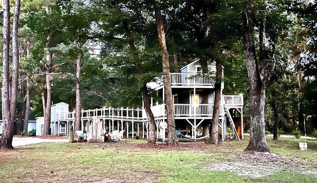 Three Story Treehouse Cottage Near Beach