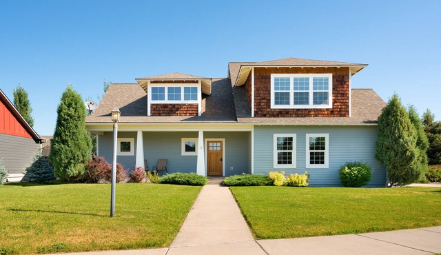 Three Suites Lodge, Full Private Bathrooms!