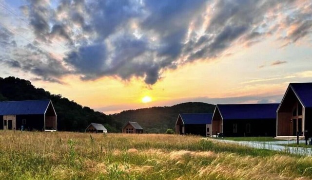 Three Suns Cabins - Full Rental - 8 Cabins