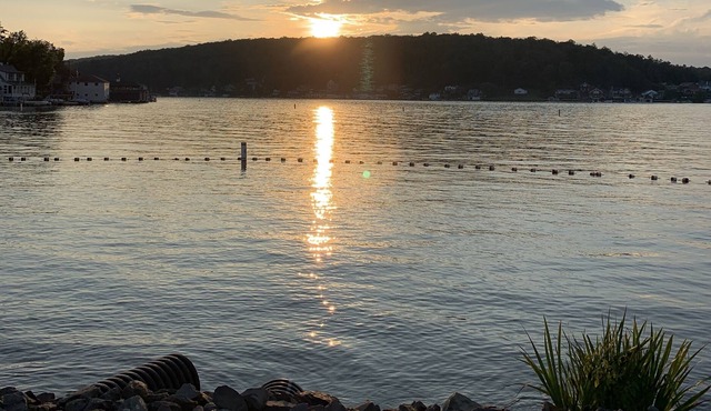 Three Villa Property w/ 3 Hot Tubs, Kayaking, Boating minutes from the lake