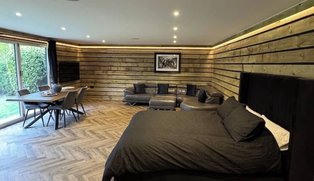 Throcking Country Cabin