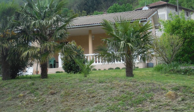 THUEYTS house located in a large plot with oleanders and palm trees