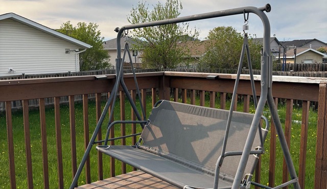 Thunder Bay modern 5 BR, 3 WR/near airport/family-friendly!