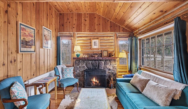 Thunderbird - 2 bedroom. 1 bathroom historic cabin