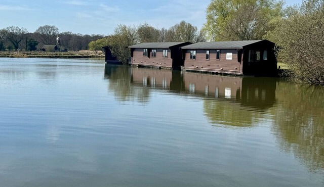 Thurne River Lodge Houseboat
