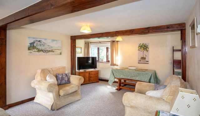 Thurnefield - Walnut Tree