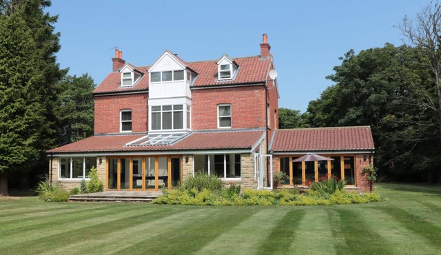 THWAITEFIELD, pet friendly, with open fire in Goathland