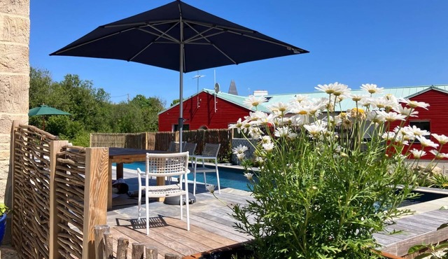 Ti an Aod-Breton beach house with heated pool for 10