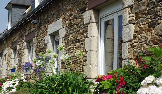 Ti Goudoul, eco-friendly gite 2km from beach and port. Babies welcome.