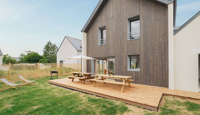 Ti Vakansou" modern family home 1300m from the beach