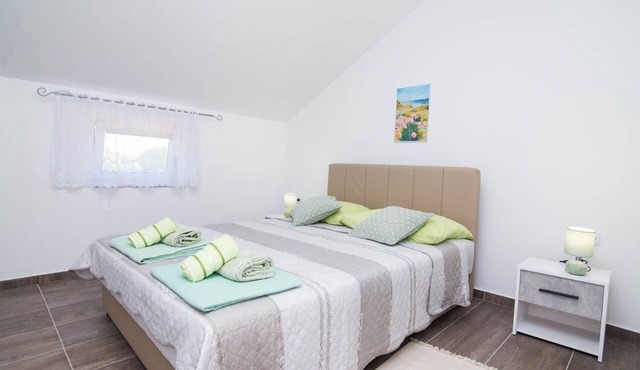Tia Appartement mit Meerblick by Interhome
