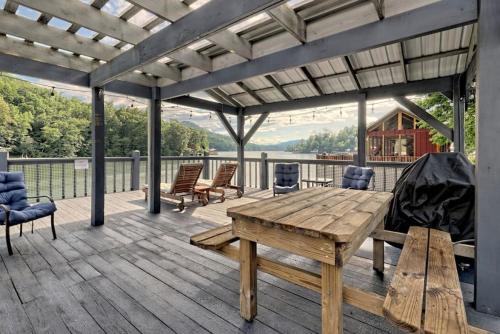 Tibors Landing on Lake Burton